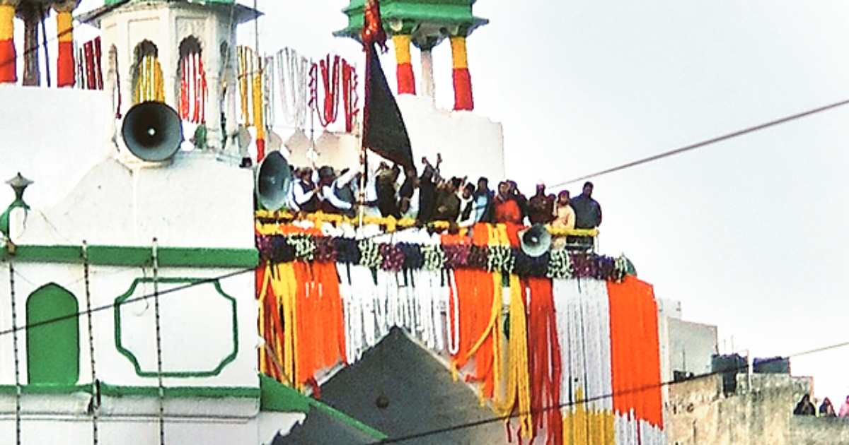 Flag raised at Buland Darwaza marking formal beginning of Urs